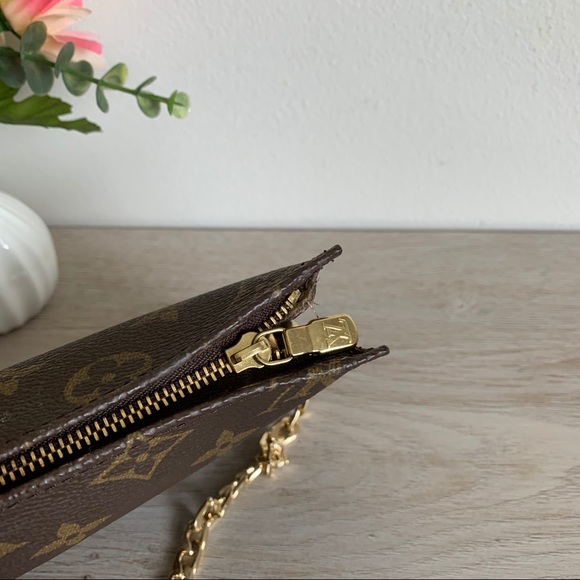 Authentic Louis Vuitton pouch crossbody ❤️ - Picture 7 of 10